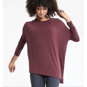 Athleta Cloudlight‎ Asymmetrical Shirt Womens Size Small Auberge Maroon